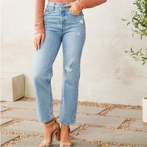 Levi’s Ribcage Straight Ankle Jeans